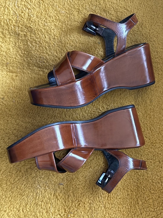 VINTAGE PRADA BROWN PATENT LEATHER PLATFORM SANDALS-US size 7.5 (EU 38) - Picture 2 of 9